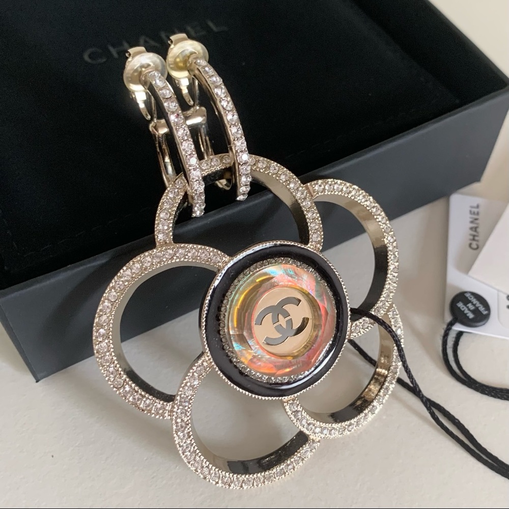 Chanel Jumbo camellia crystal earring